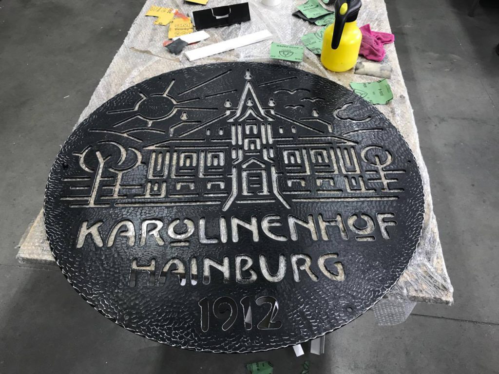 Svetelné logo Karolinenhof Farm