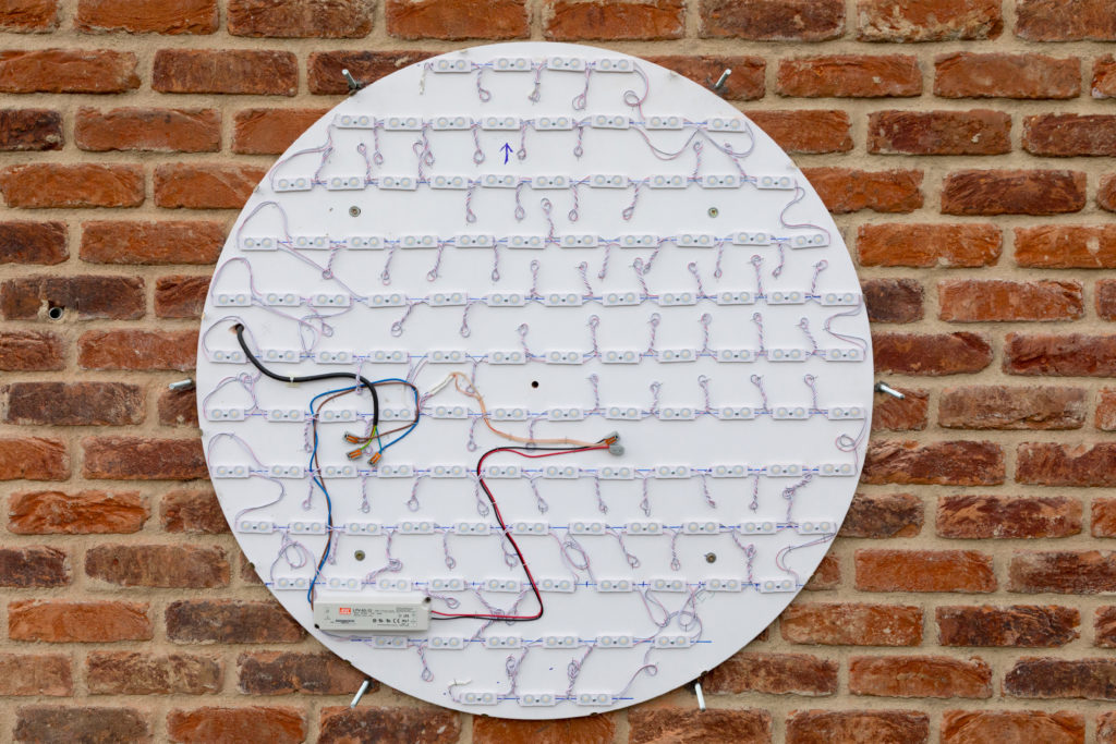 Orientačný systém, svetelné logo