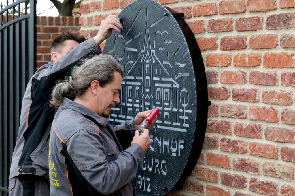 Orientačný systém, svetelné logo